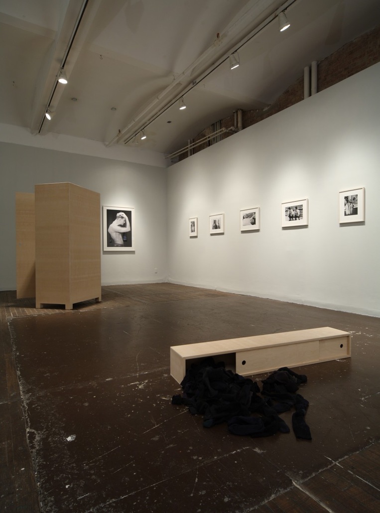Tom Burr / Walter Pfeiffer, 2007, installation view